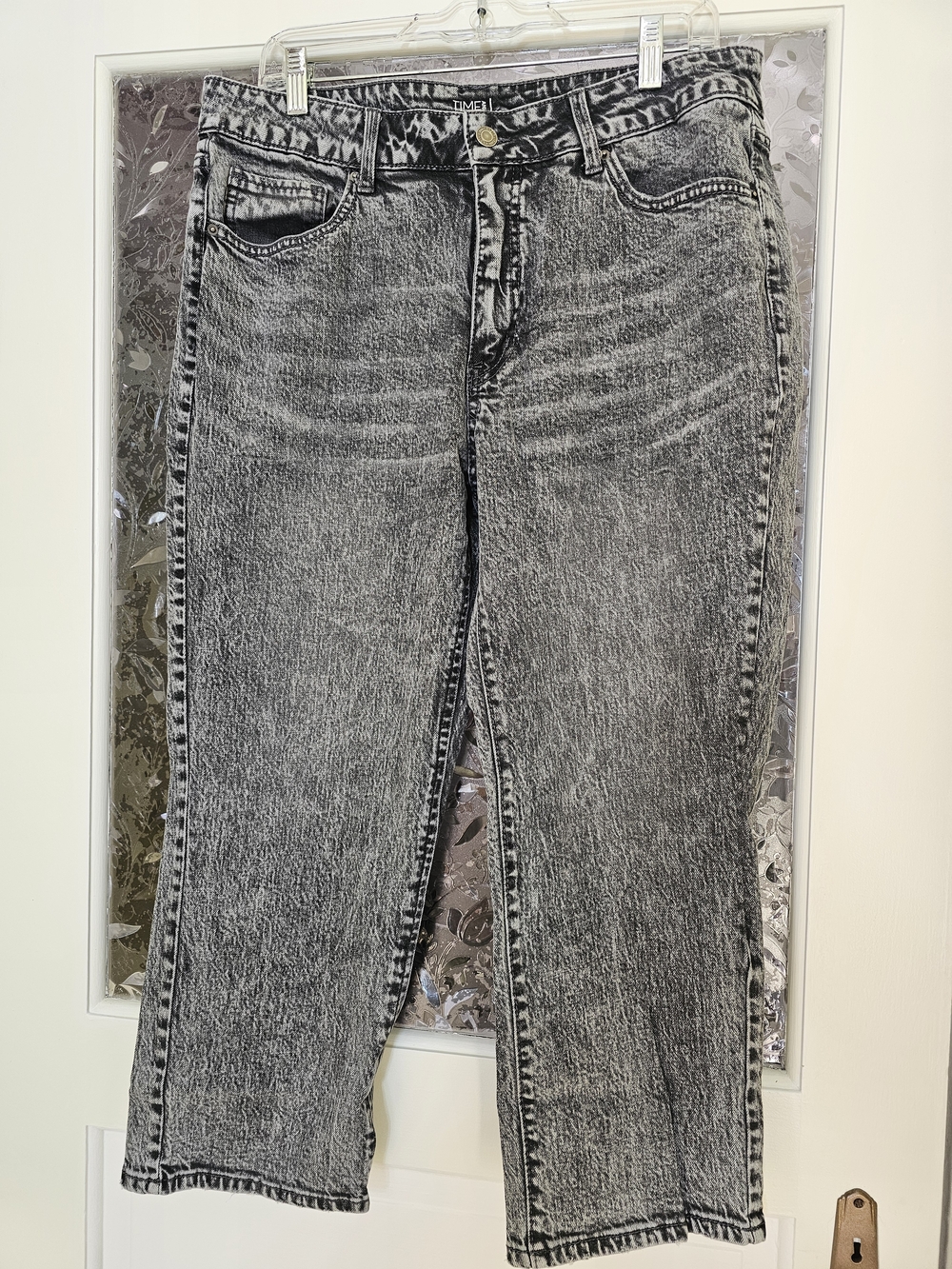 Vintage-Inspired Black Acid Wash Women’s Jeans
